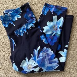 Old Navy Elevate Legging Crop NWOT Size L